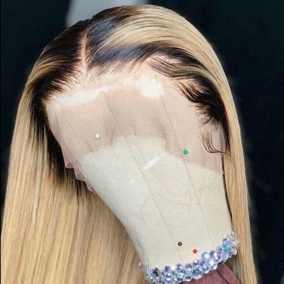 ?18” BLONDE OMBRÉ STRAIGHT LACEFRONT WIG *NWT*